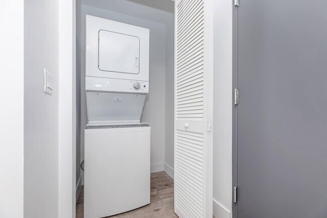 Building Photo - 39 NW 7th Ave