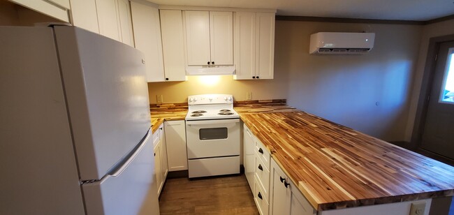 Kitchen with dishwasher right - 303 Clint Norris Rd