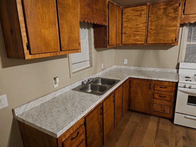 Building Photo - 704 NE Front St