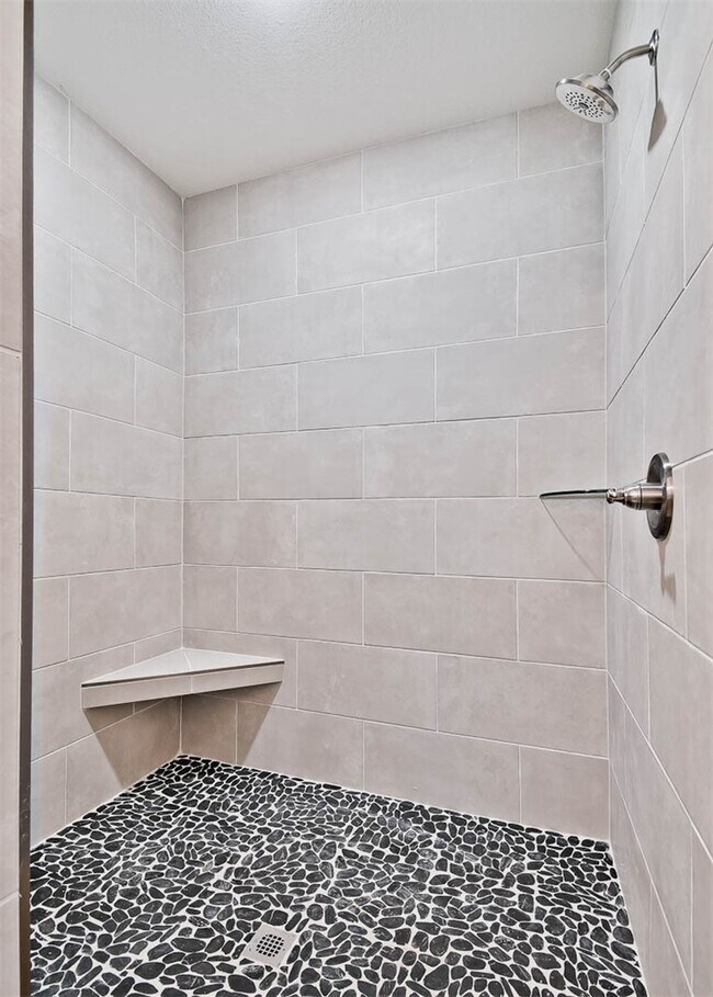 Building Photo - 2 Rothbury Ln