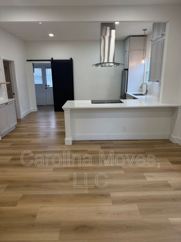 Building Photo - 6 10th St