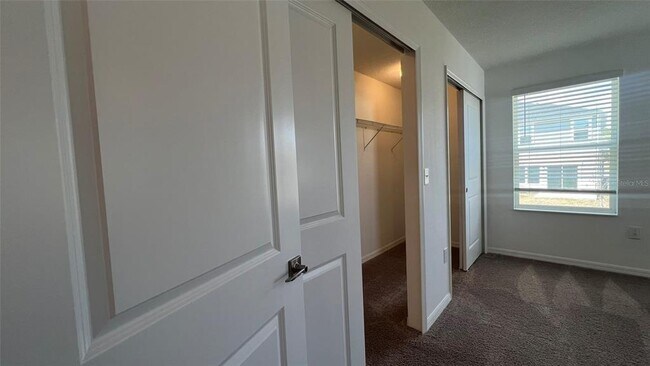 Building Photo - 692 Stoney Pointe Cir