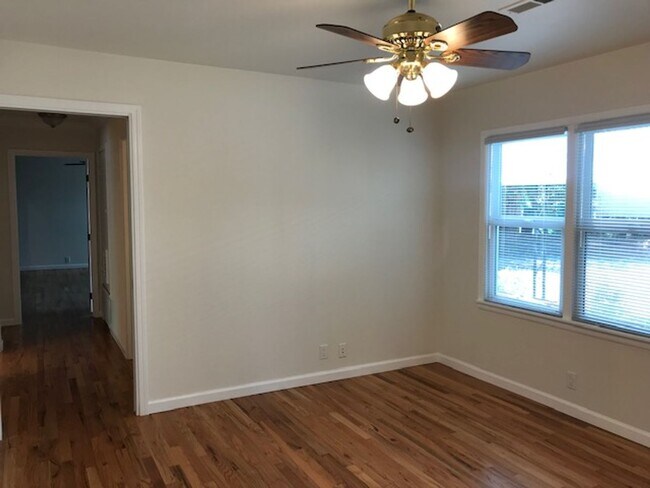 Building Photo - Beautiful updated single level S. Walnut Creek home with large yard