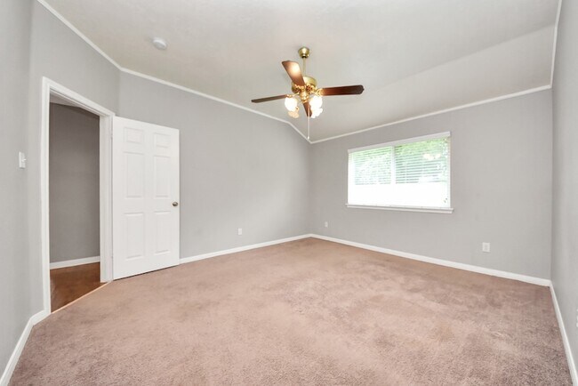 Building Photo - 15739 Oak Mountain Dr