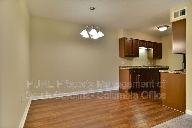 Building Photo - 515 Menlo Dr