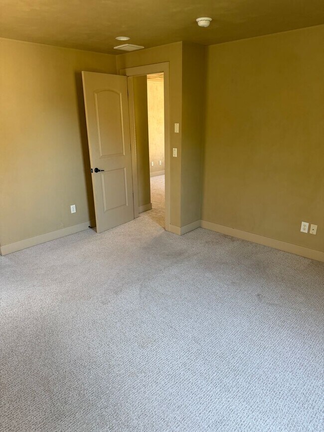 Building Photo - Great Home in a great neighborhood!