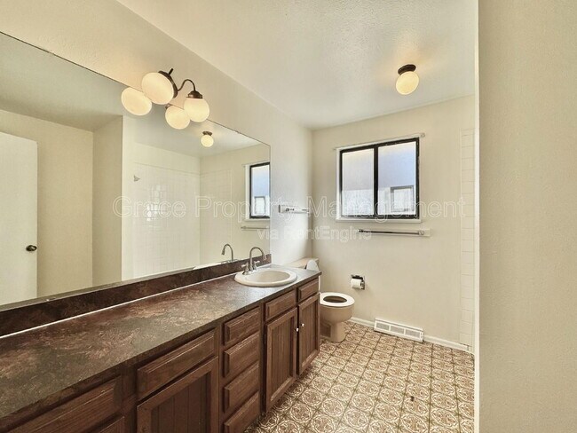 Building Photo - 5728 S Kenton St