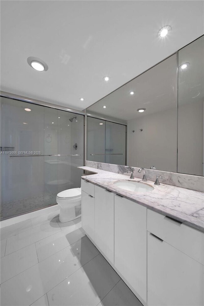 Building Photo - 1111 Crandon Blvd