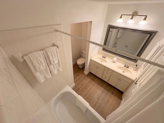 Building Photo - Beautiful single-story home for lease