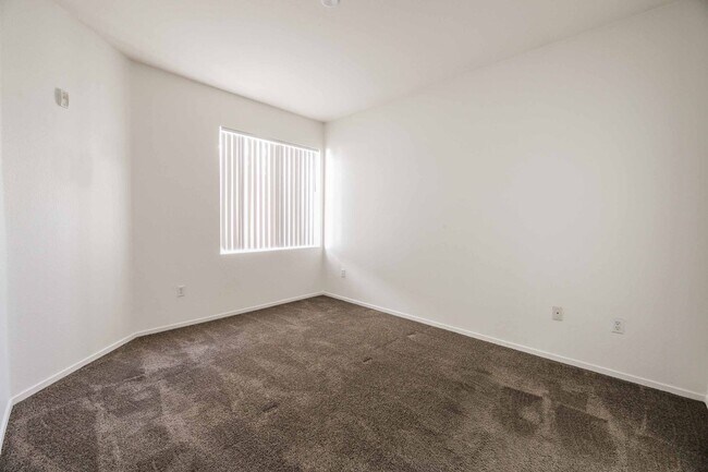 Building Photo - Two Bedroom Condo in Guard Gated Vistana