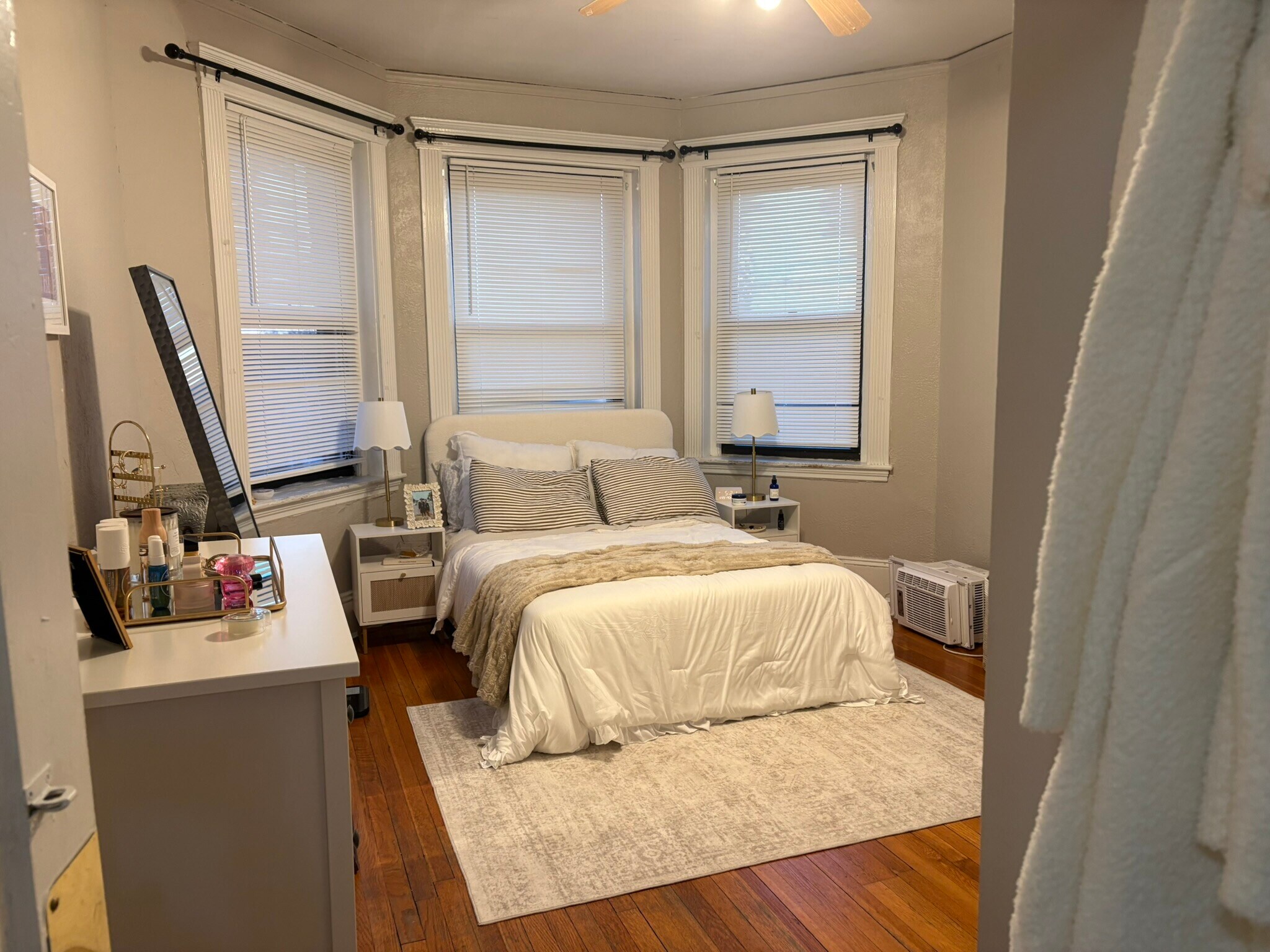 Building Photo - 1050 Commonwealth Ave