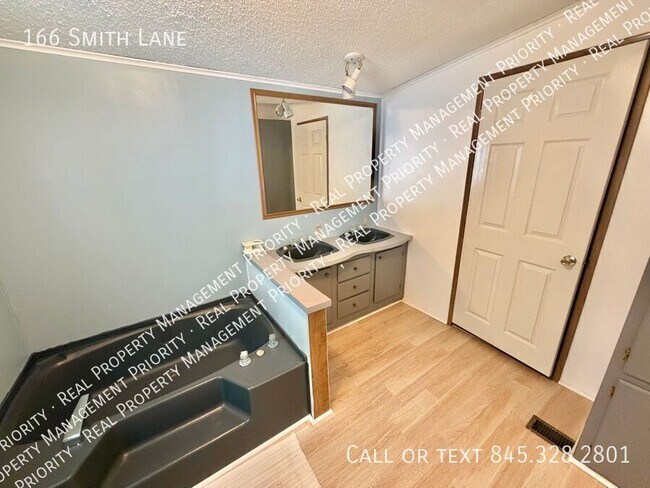Building Photo - 166 Smith Ln