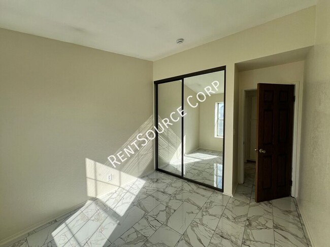 Building Photo - 3 Bedroom Two Story Condo for Rent in West...