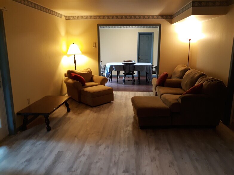 living /main room - 19606 Ridgeside Rd