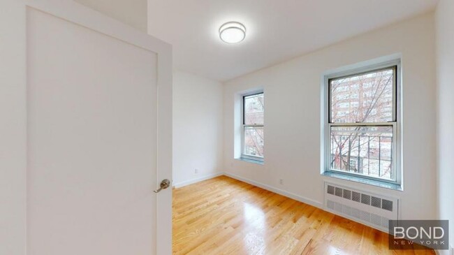 Building Photo - 3 bedroom in NEW YORK NY 10014