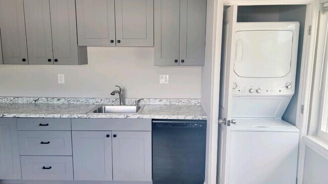 Building Photo - 5512 11th Ave S