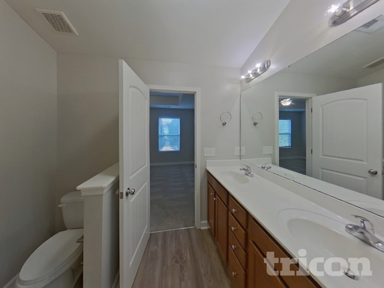 Building Photo - 806 Simones Ct