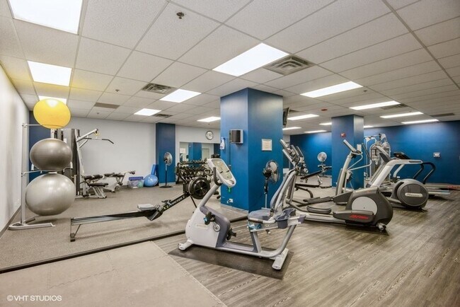 Building Photo - Spacious 1 Bed, 1 Bath in the Loop