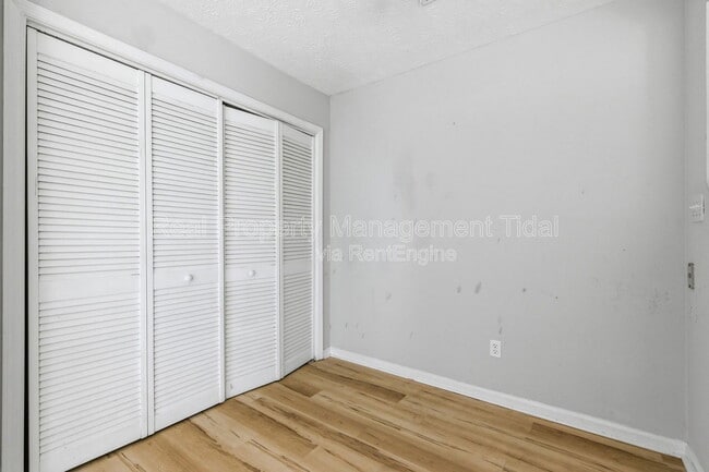 Building Photo - 302 Wells Ct