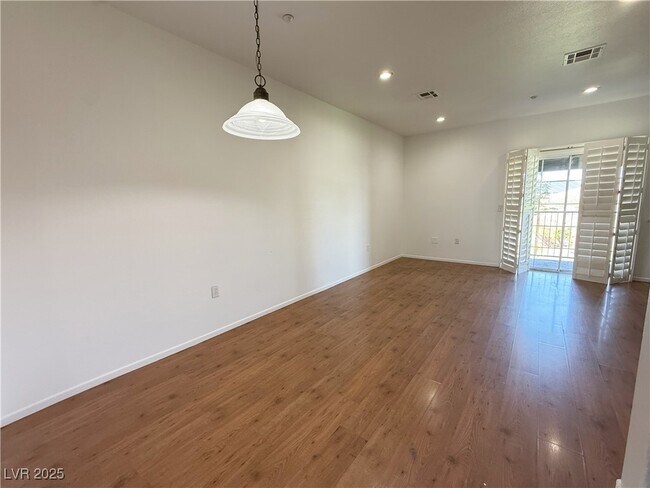 Building Photo - 5975 Barbosa Dr
