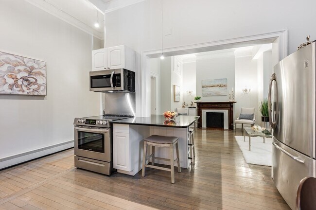 Building Photo - 484 Beacon St