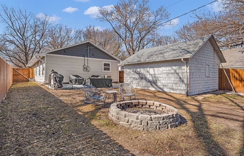 Building Photo - 916 SW Warren Ave