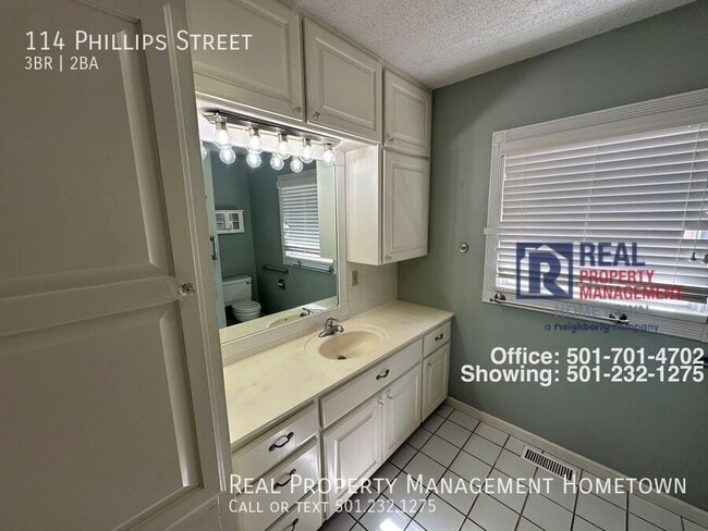 Building Photo - 114 Phillips St