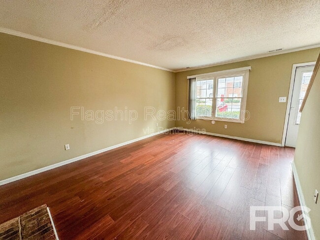 Building Photo - 102 David Dr