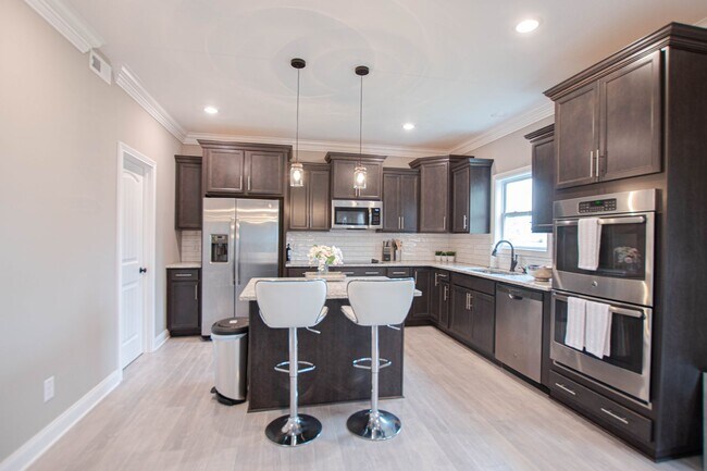 Building Photo - Pet Friendly Four Bedroom!