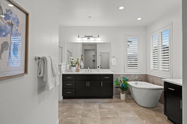 Building Photo - 4 Bedroom Upscale Rocklin Home Available NOW