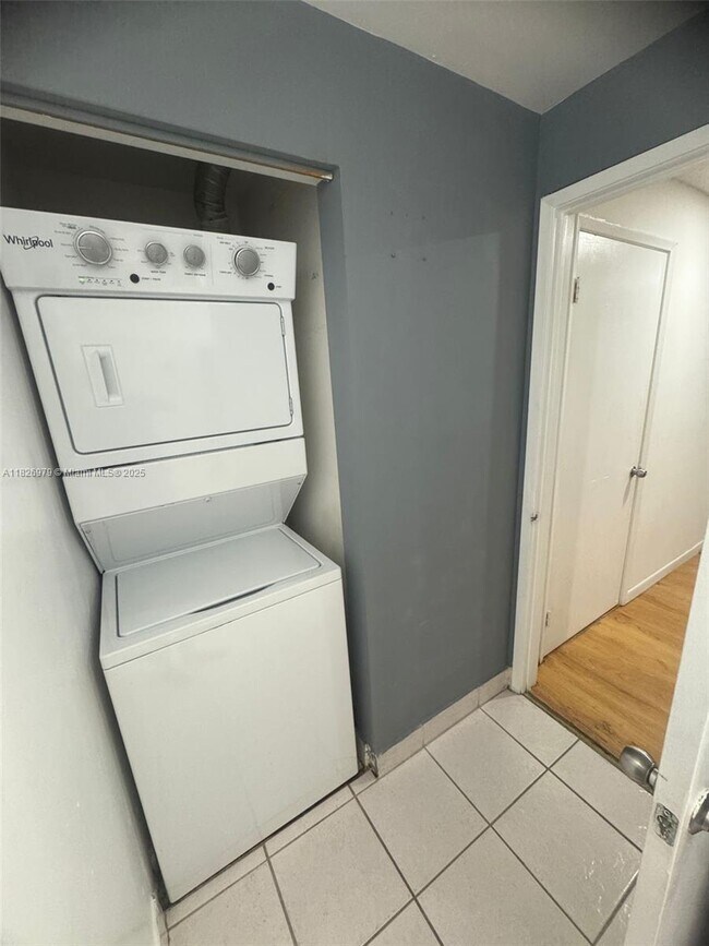Building Photo - 8270 SW 149th Ct