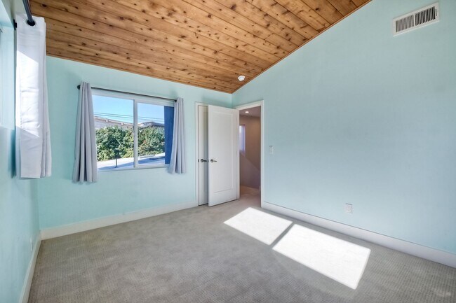 Building Photo - 348 La Mesa Ave