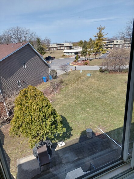 Building Photo - 961 High Meadow Dr