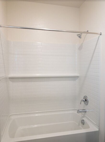 Building Photo - 4264 Lasalle Dr