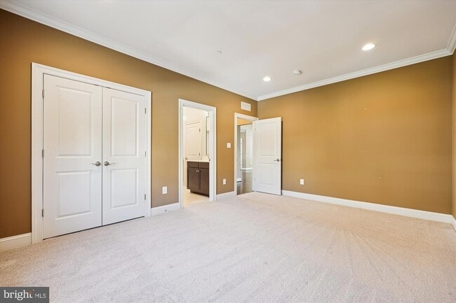 Building Photo - 448 Salk Cir