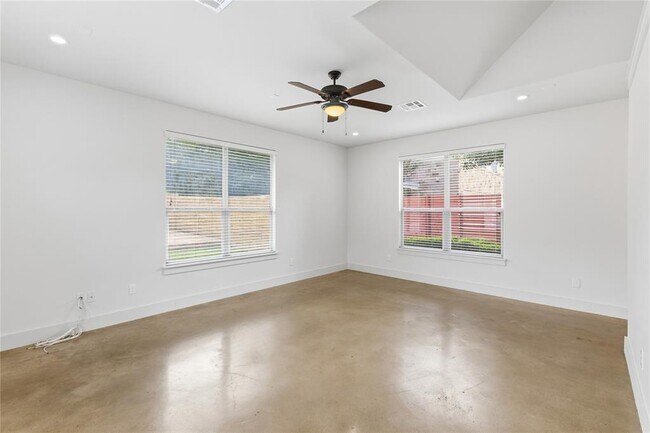 Building Photo - 4124 Valley View Rd