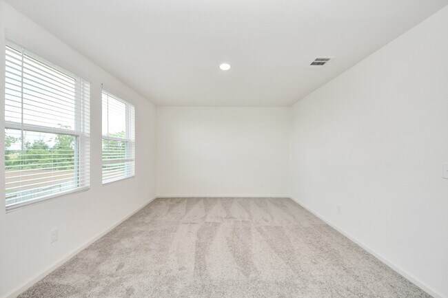 Building Photo - 10314 Valley Vista Dr