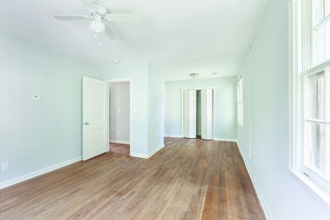 Building Photo - Spacious 3bd/2ba On Quiet Street Minutes F...