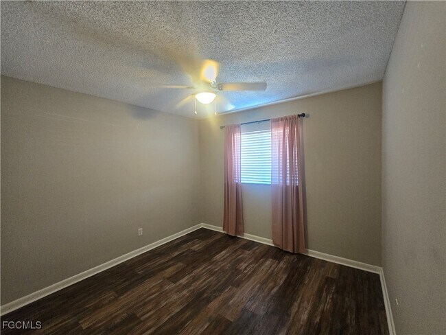 Building Photo - 4910 Viceroy St