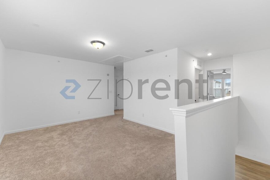 Building Photo - 3038 Langhorne Ave SW