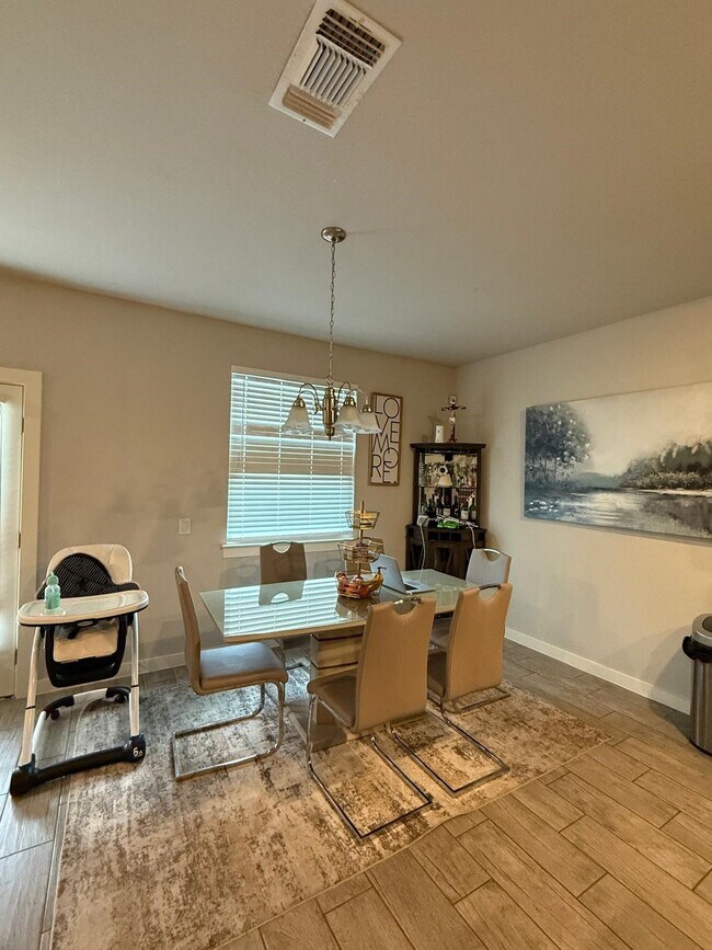 Building Photo - 740 Ft Leonard