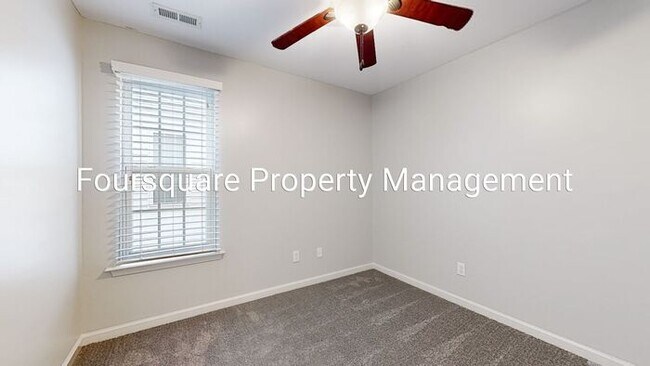 Building Photo - Bright End-Unit Townhome with Screened Porch & Community Pool – Raleigh Location