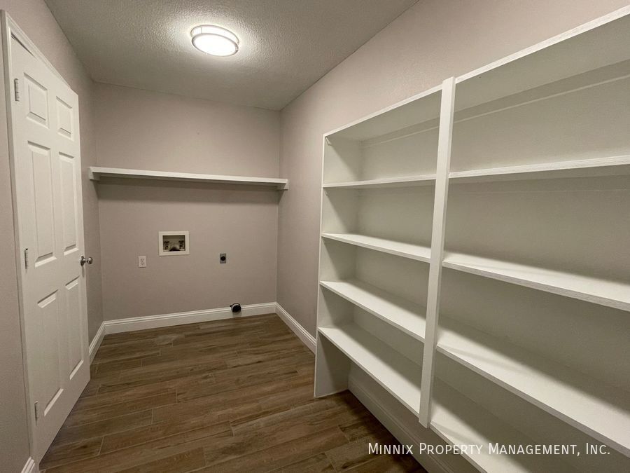 Building Photo - 8241 San Antonio St