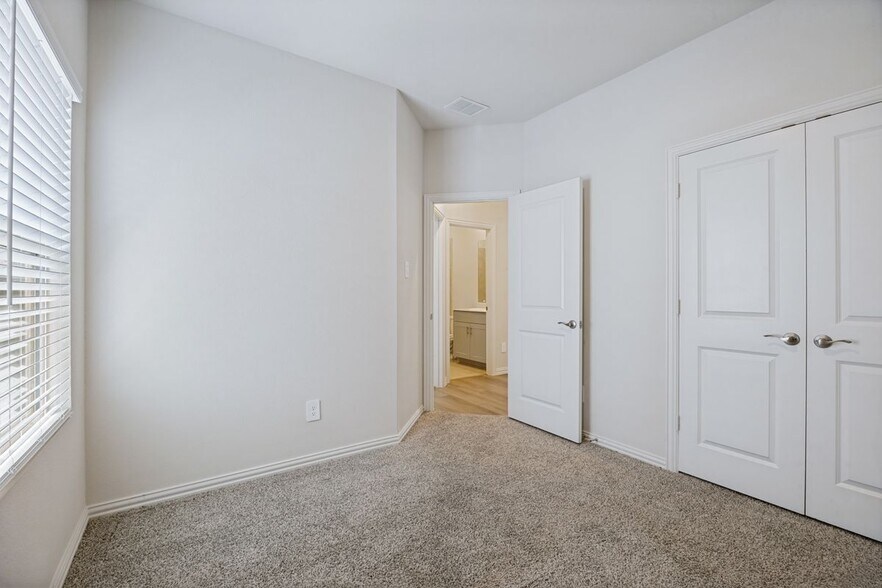 Building Photo - 4000 Marble Fls Dr