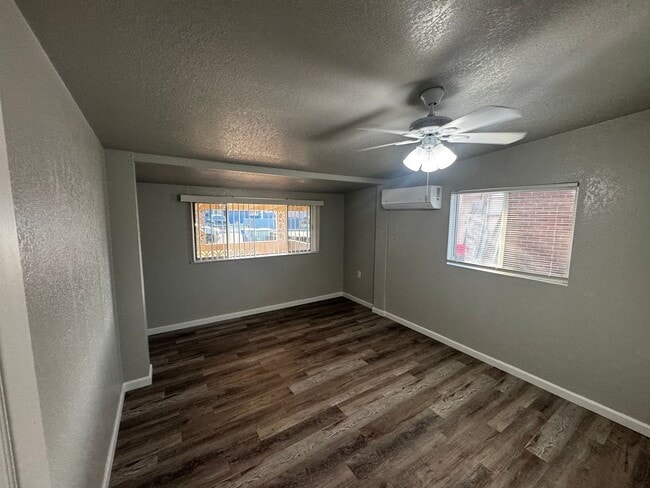 Building Photo - COZY HOME! APPLY NOW!