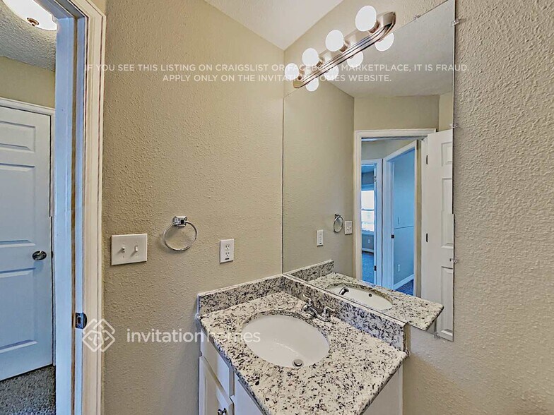 Building Photo - 12052 Ivanhoe Cir