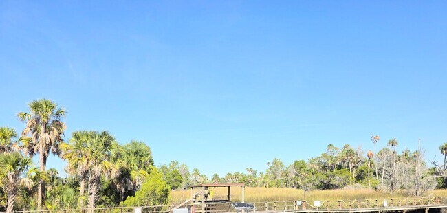 Building Photo - Waterfront condo with community pool!