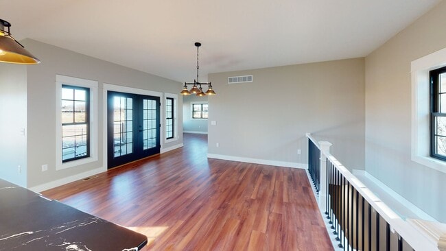 Building Photo - Upgrade to a 3-Bed, 2-Bath House with Extra Space