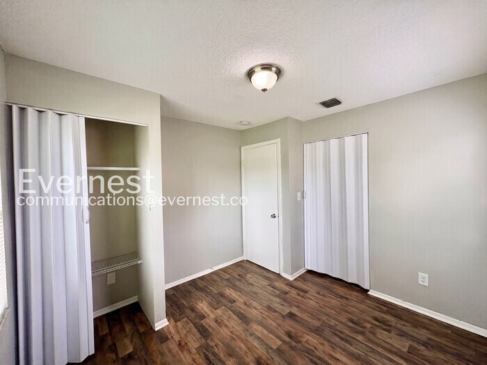 Building Photo - 2151 S Ivey Ln
