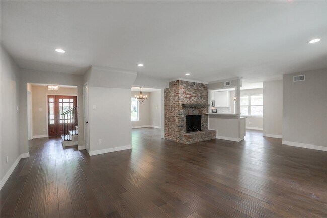 Building Photo - 730 Bison Dr